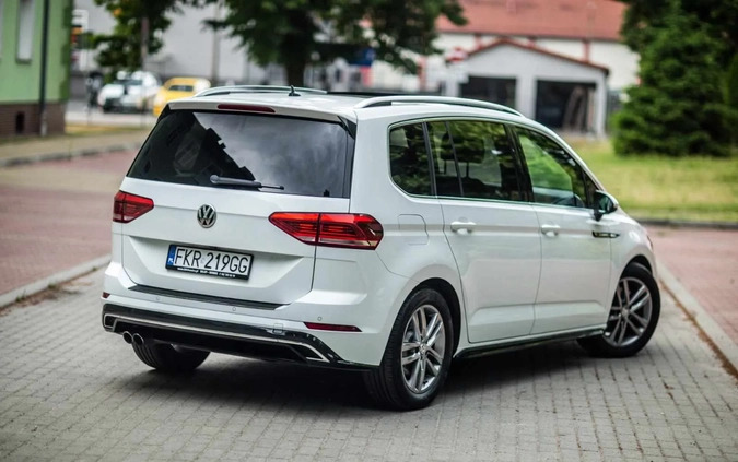 Volkswagen Touran cena 103900 przebieg: 135406, rok produkcji 2017 z Kostrzyn nad Odrą małe 562
